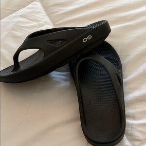 OOFOS Black Men's Sandals